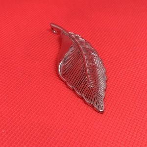 Silvertone Leaf Pendent